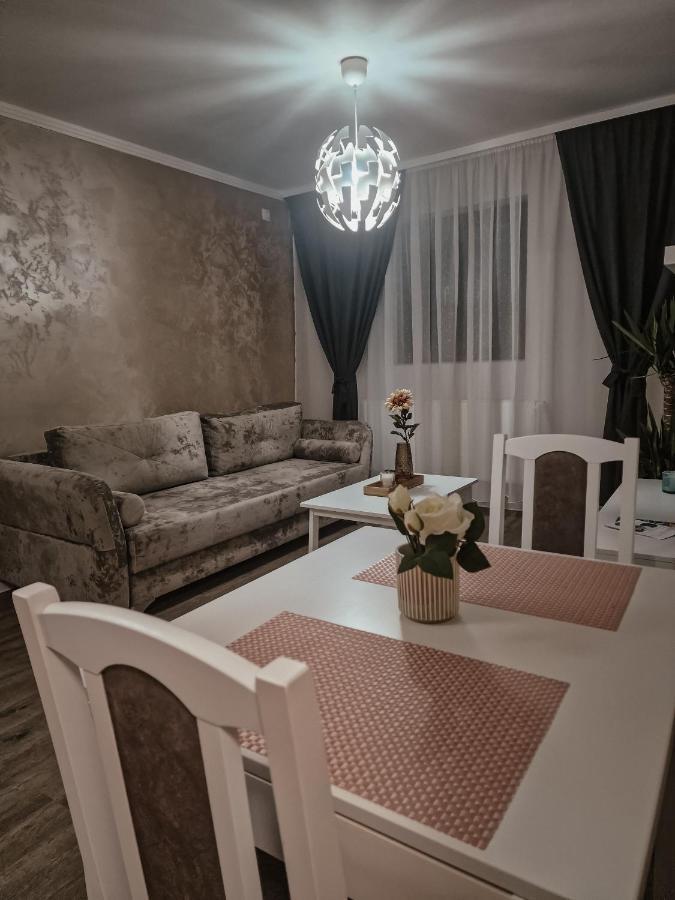 Immocity Орадя Экстерьер фото